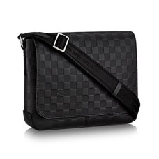 Louis Vuitton N41286 District PM Messenger Bag Damier Infini leer